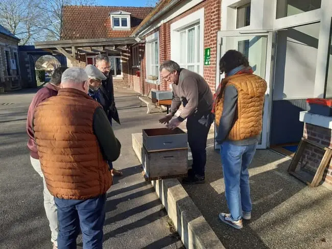 L'anercea propose chaque année une quinzaine de formations à l'élevage de reines en apiculture. Toutes sont dispensées par des éleveurs professionnels.